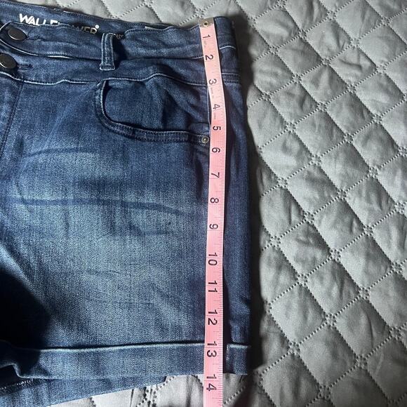 ✨Wallflower Sassy High Rise Denim Shorts Women’s Size 17 Blue Cuffed Stretch - Picture 8 of 8